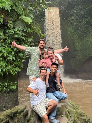 Batuh with guests in Bali, photo 2 of 32
